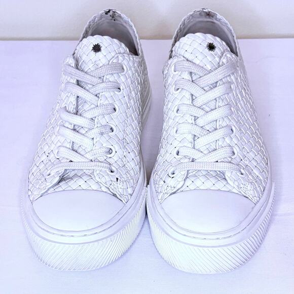 Stuart Weitzman Wova Low Top Sneaker Women's 9 | White | Woven Leather | EUC - Picture 2 of 10